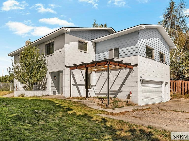 485 Gardner Dr photo 1