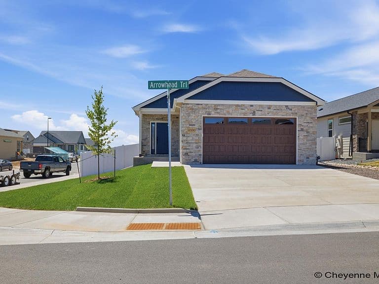 4061 Saddleback Ln photo 1