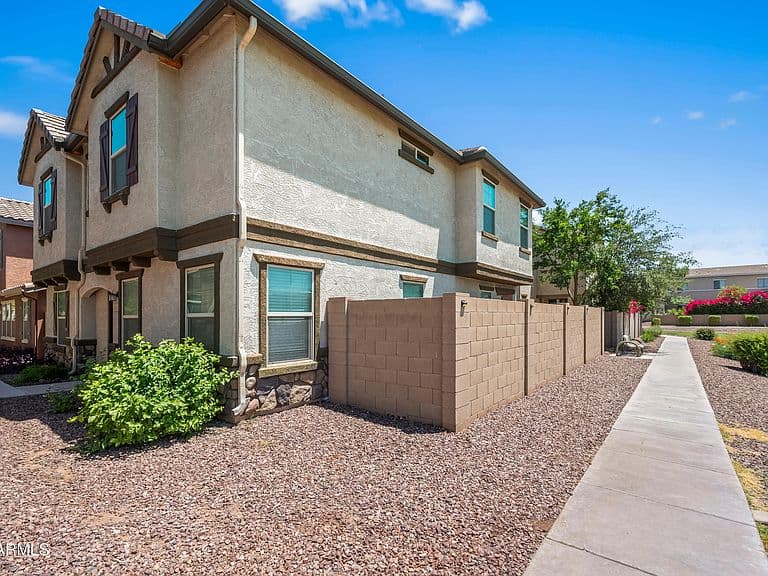 472 N RANGER Trail photo 2