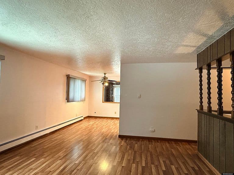 520 Hutton Cir photo 3