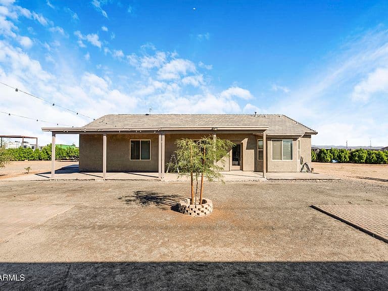 28204 N 256TH Avenue photo 4
