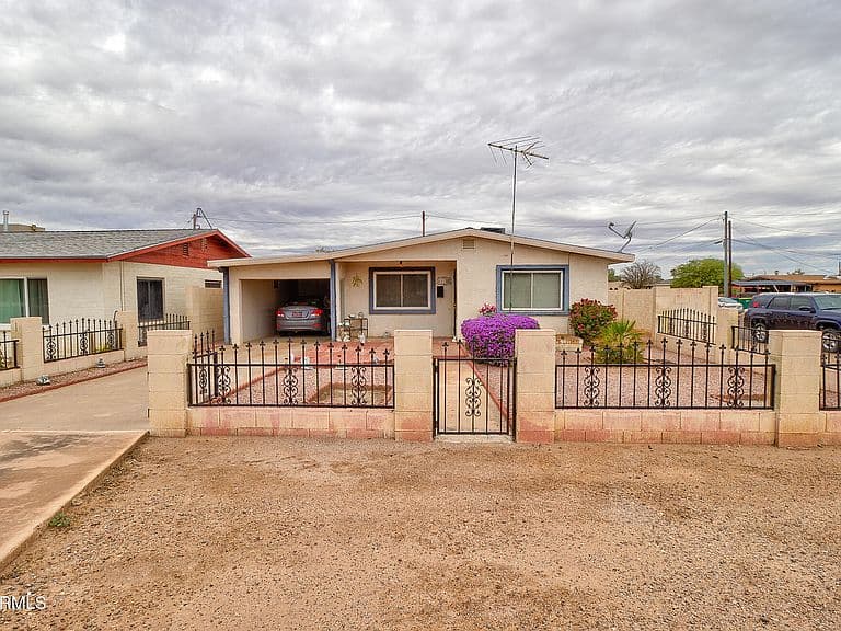 812 N SUNSHINE Boulevard photo 1