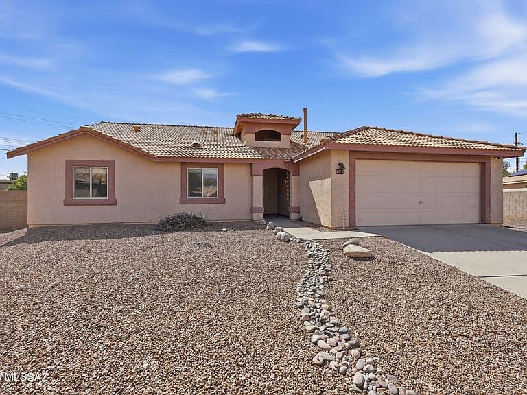 821 N Silverleaf Oak Pl photo 2