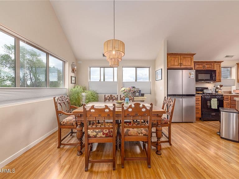 465 E FRANKLIN Avenue photo 5