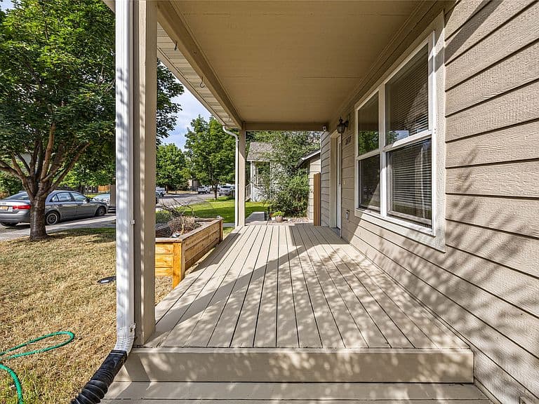 2418-2420 Ernest Ave photo 2