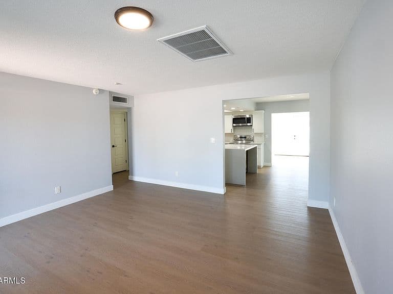 623 E LA JOLLA Drive photo 4