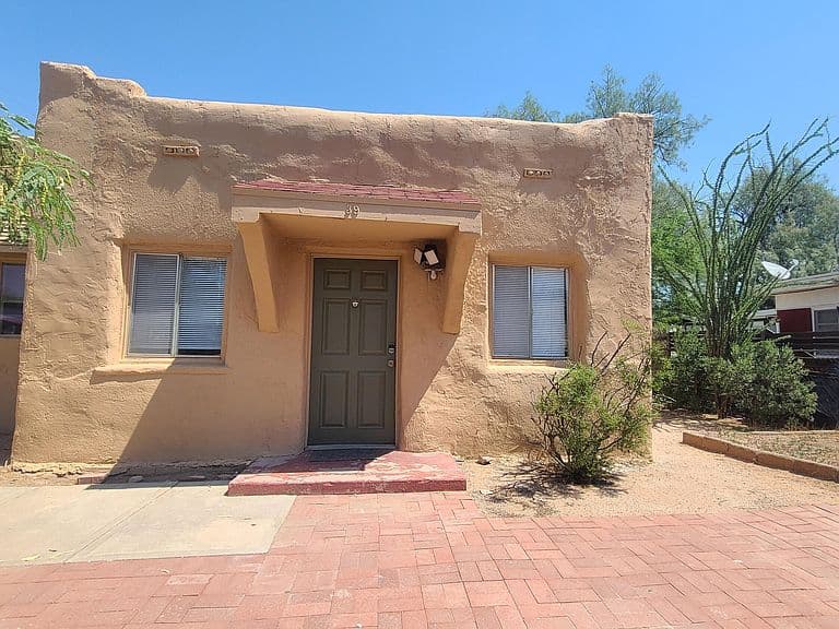 319 E Jacinto St photo 1