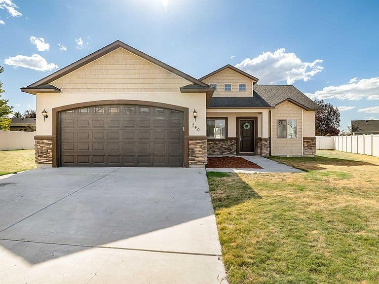 240 Glacier Meadows Way photo 1