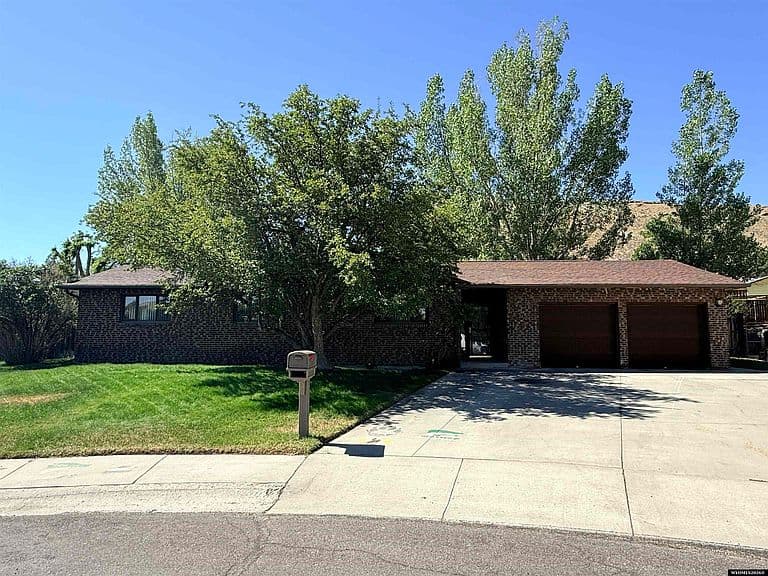 520 Hutton Cir photo 1