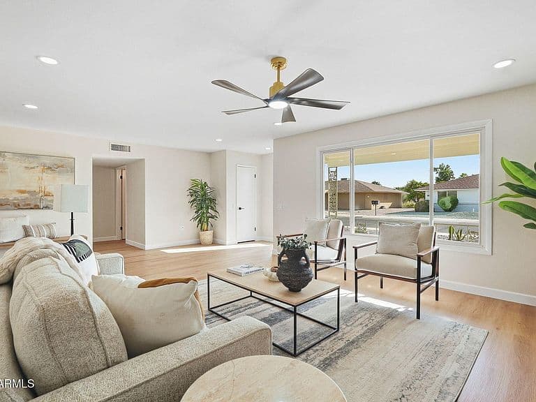 9326 W WILLOWBROOK Drive photo 5
