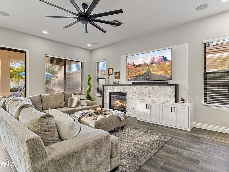 1902 S Los Altos Dr photo 4