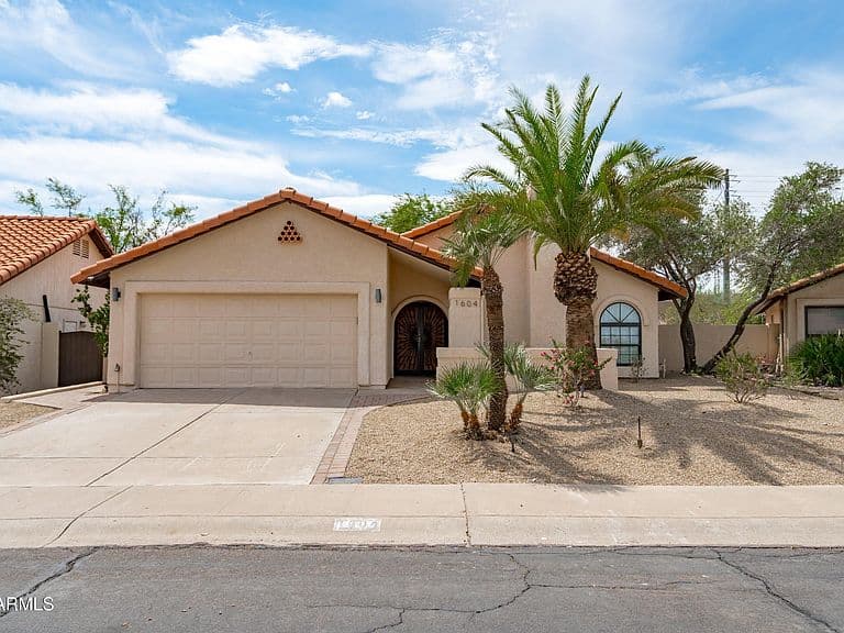 1604 N El Camino Drive photo 2