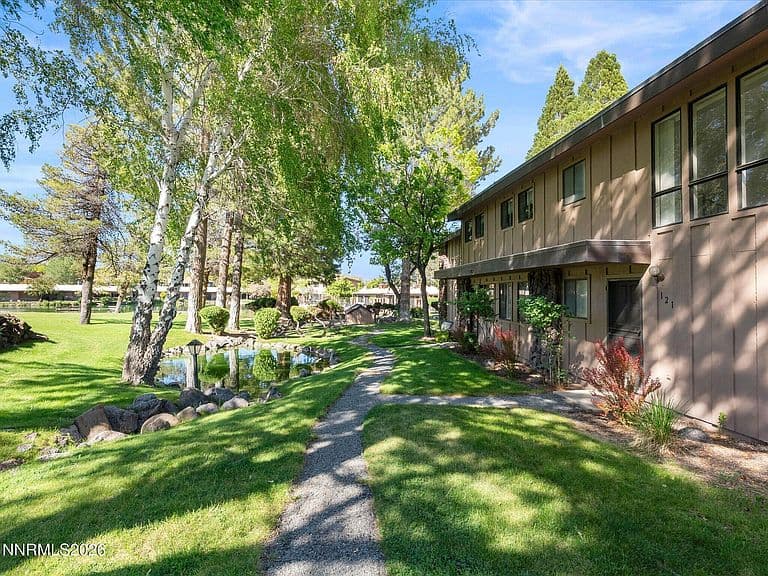 121 Lake Glen Dr photo 2
