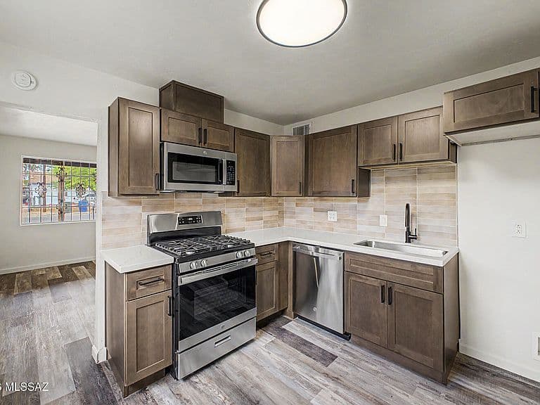 246 E President St photo 3