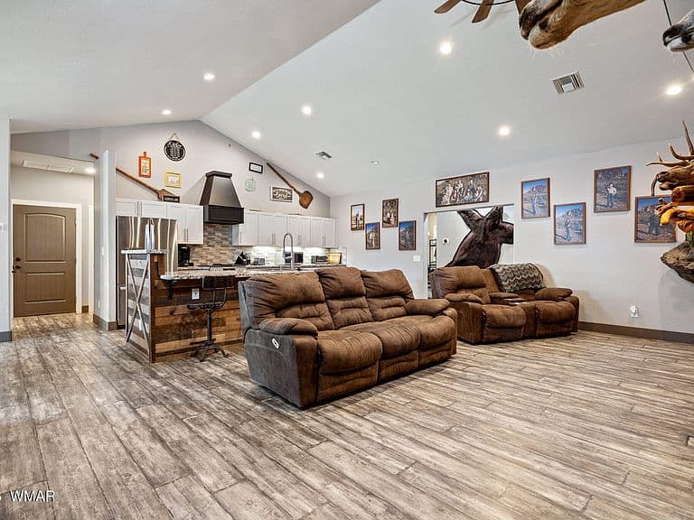 927 W Siesta Dr photo 2