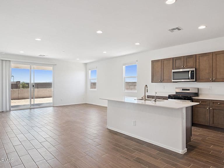 46523 W SKYLINE Drive photo 1