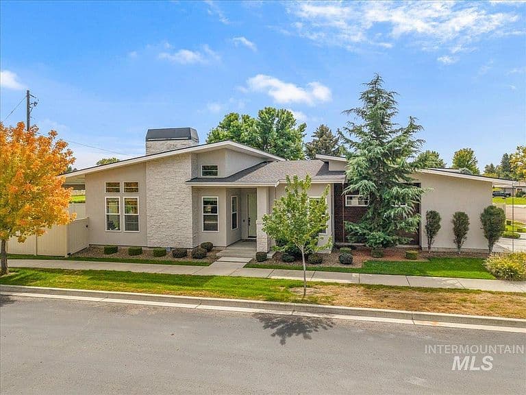 372 N Taylor photo 1