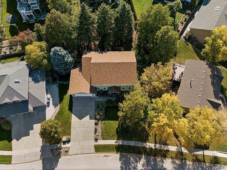 2325 Cambridge Pl photo 3