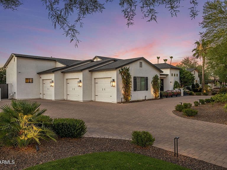 8108 E DESERT COVE Avenue photo 3