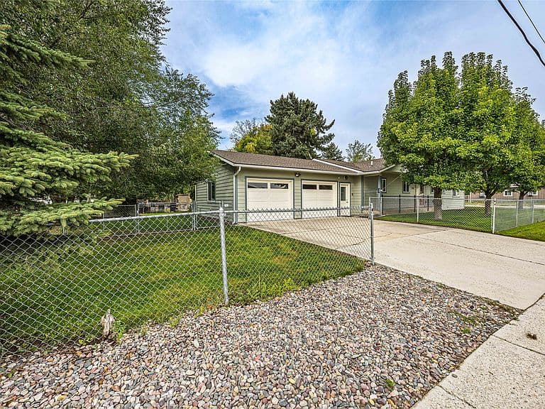 3203 Clark St photo 2