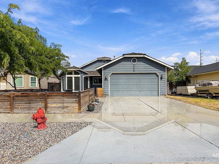 1372 W Crest Wood Dr photo 3