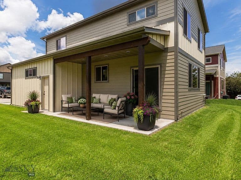 2473 Daffodil St photo 1