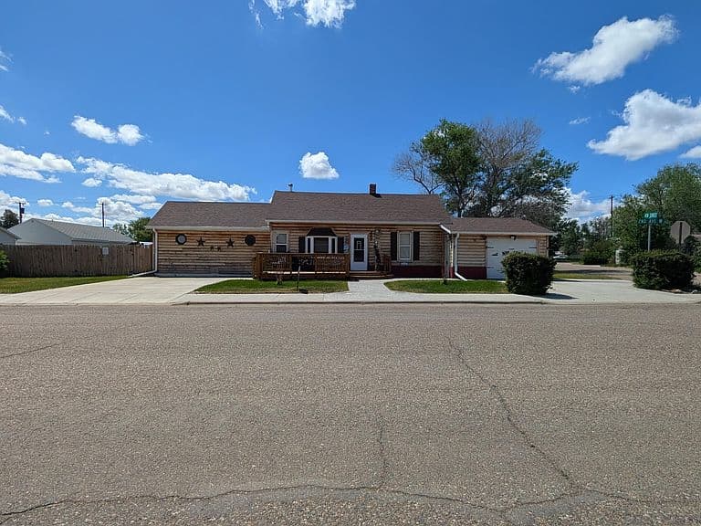327 2nd Ave W photo 2