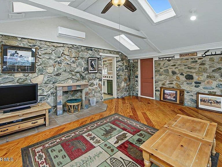 1019 W Canyon Dr photo 4