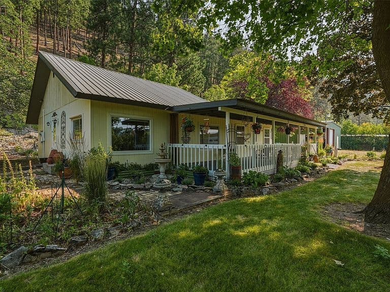 1550 Tremper Dr photo 2