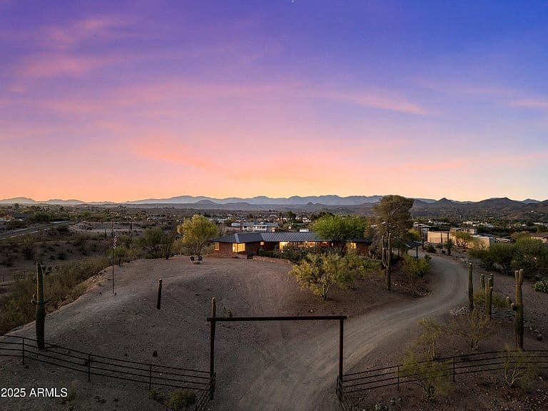 890 W PALO VERDE Drive photo 4
