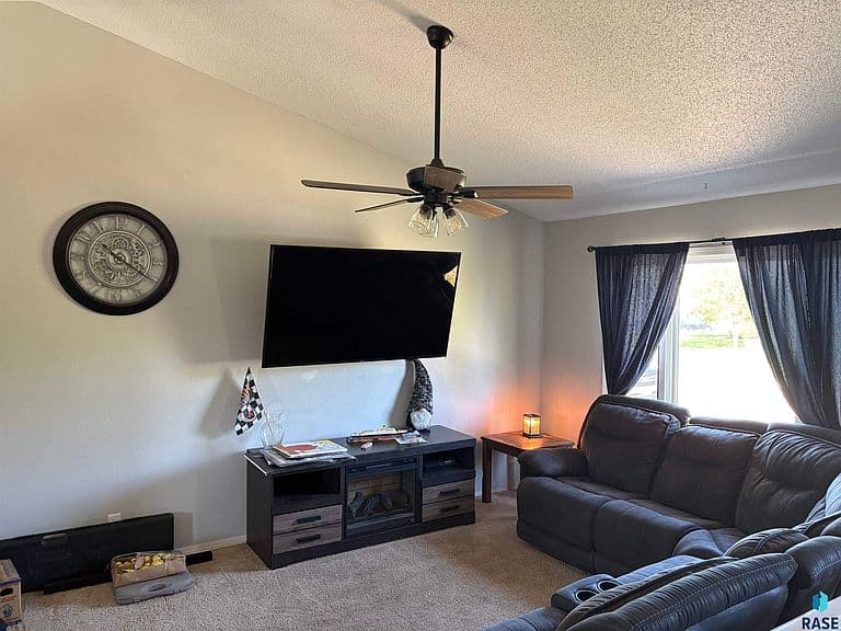 713 E Magnolia Dr photo 2