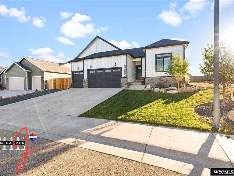 3685 Red Wolf Dr photo 4