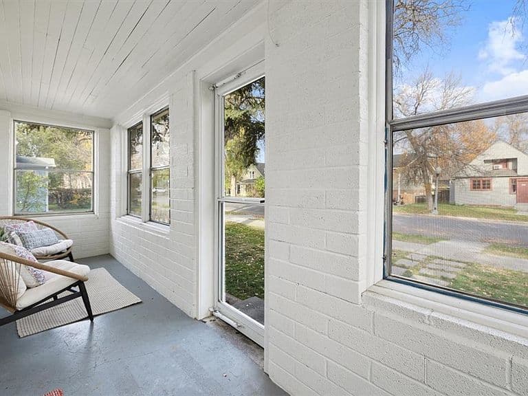 108 Custer Ave photo 3