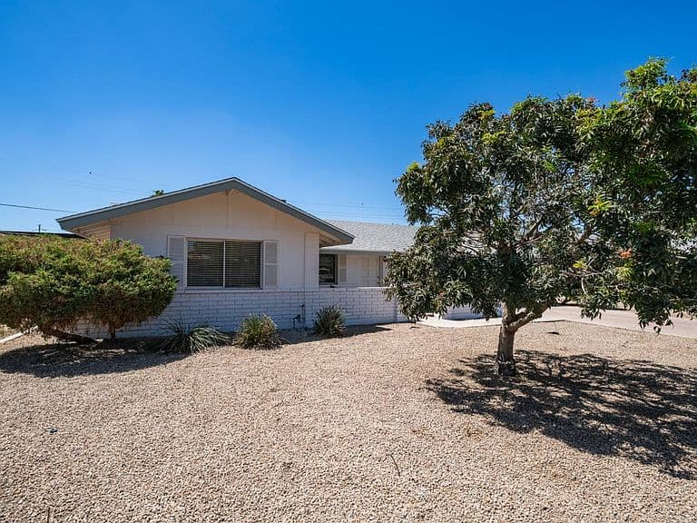 1149 E Geneva Dr photo 2