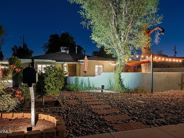 1929 E CLARENDON Avenue photo 5