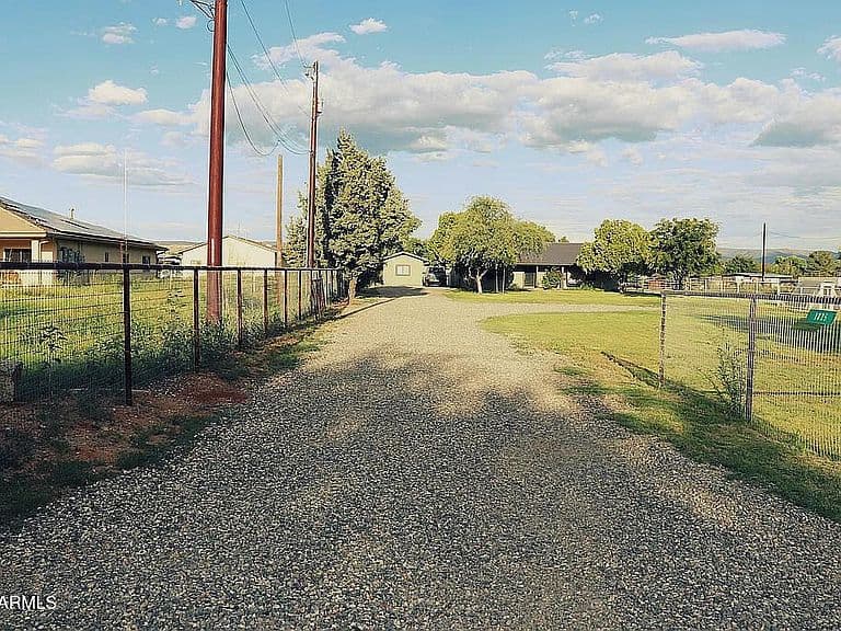 1825 S QUARTERHORSE Lane photo 4