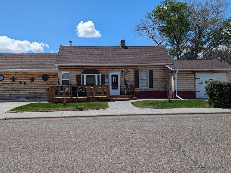 327 2nd Ave W photo 5