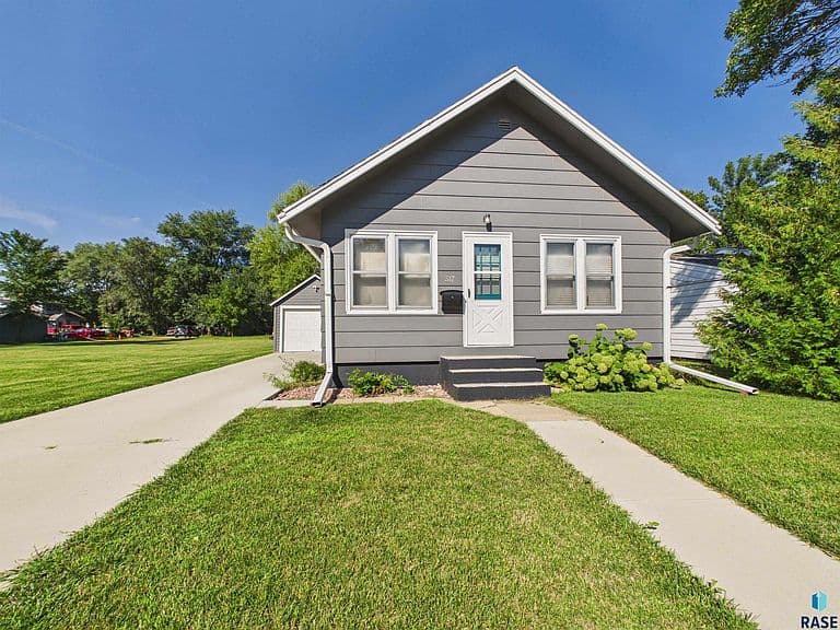 317 N Olive Ave photo 1