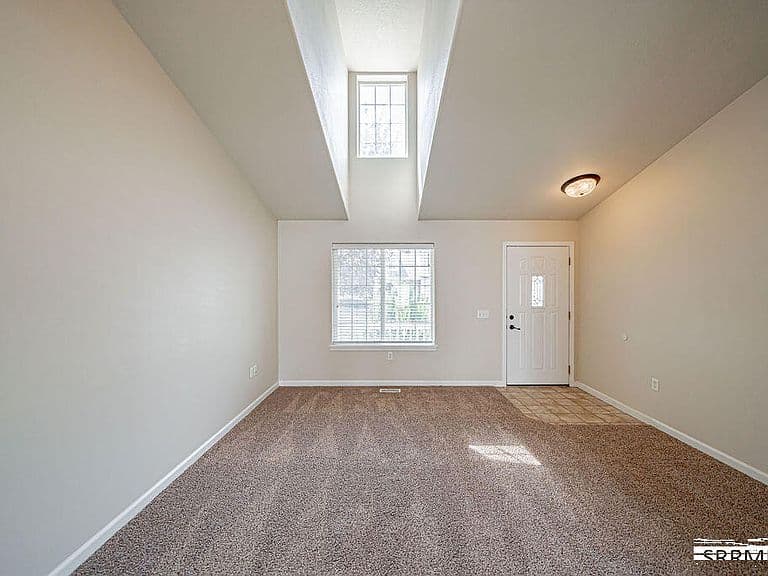 1557 Bullpen Way photo 4