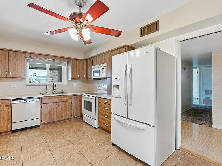 10027 W DEANNE Drive photo 3