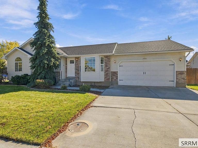2930 E Stonewood Cir photo 3