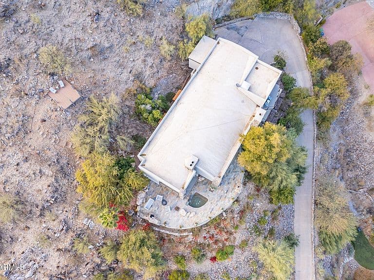 7044 N Hillside Drive photo 3