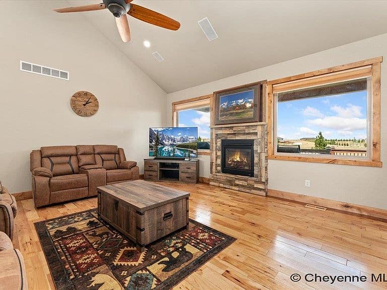 2230 Iriquois Dr photo 5