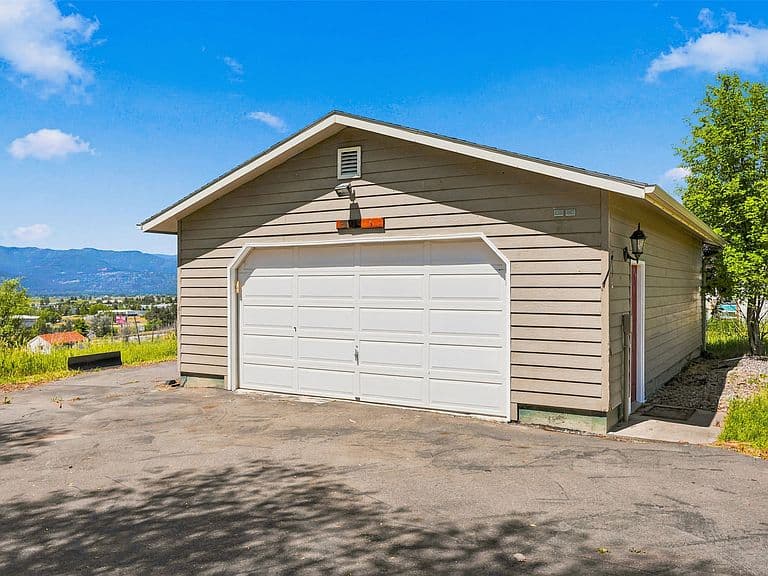 6385 Goodan Ln photo 3
