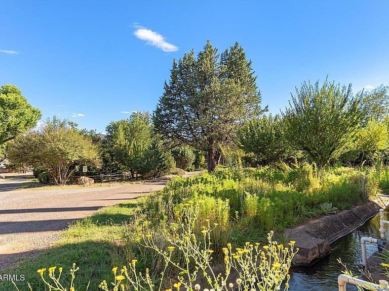 150 Disney Lane photo 2