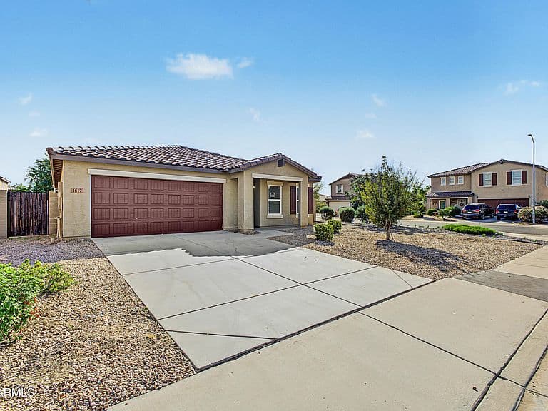 1617 E SILVER REEF Drive photo 3