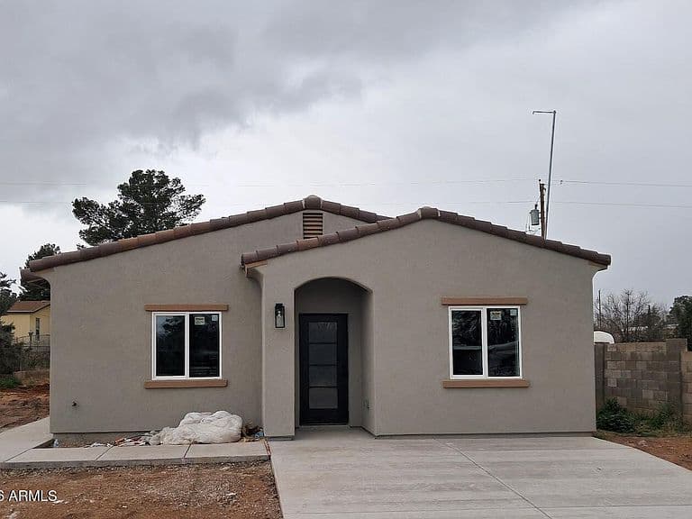 240 Valerie Ln photo 1