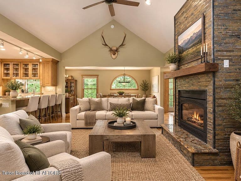 134 Pine Dr photo 1