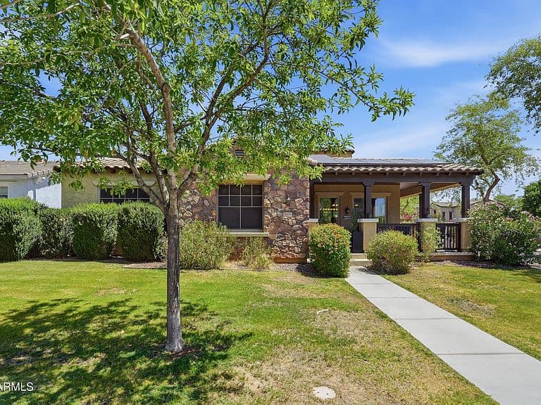 2877 N Heritage Street photo 2