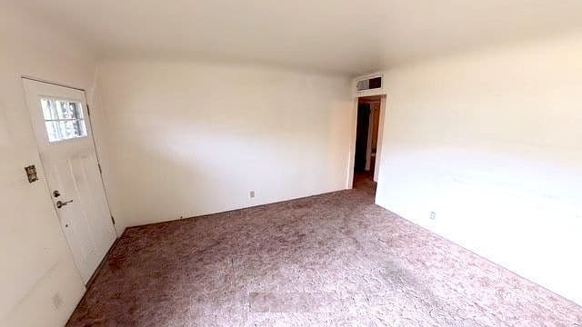 1034 W Live Oak St photo 4